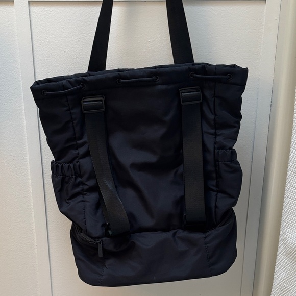 Beyond Yoga Black Convertible Drawstring Gym Bag Tote Backpack BEY-FA-042 - Picture 6 of 8